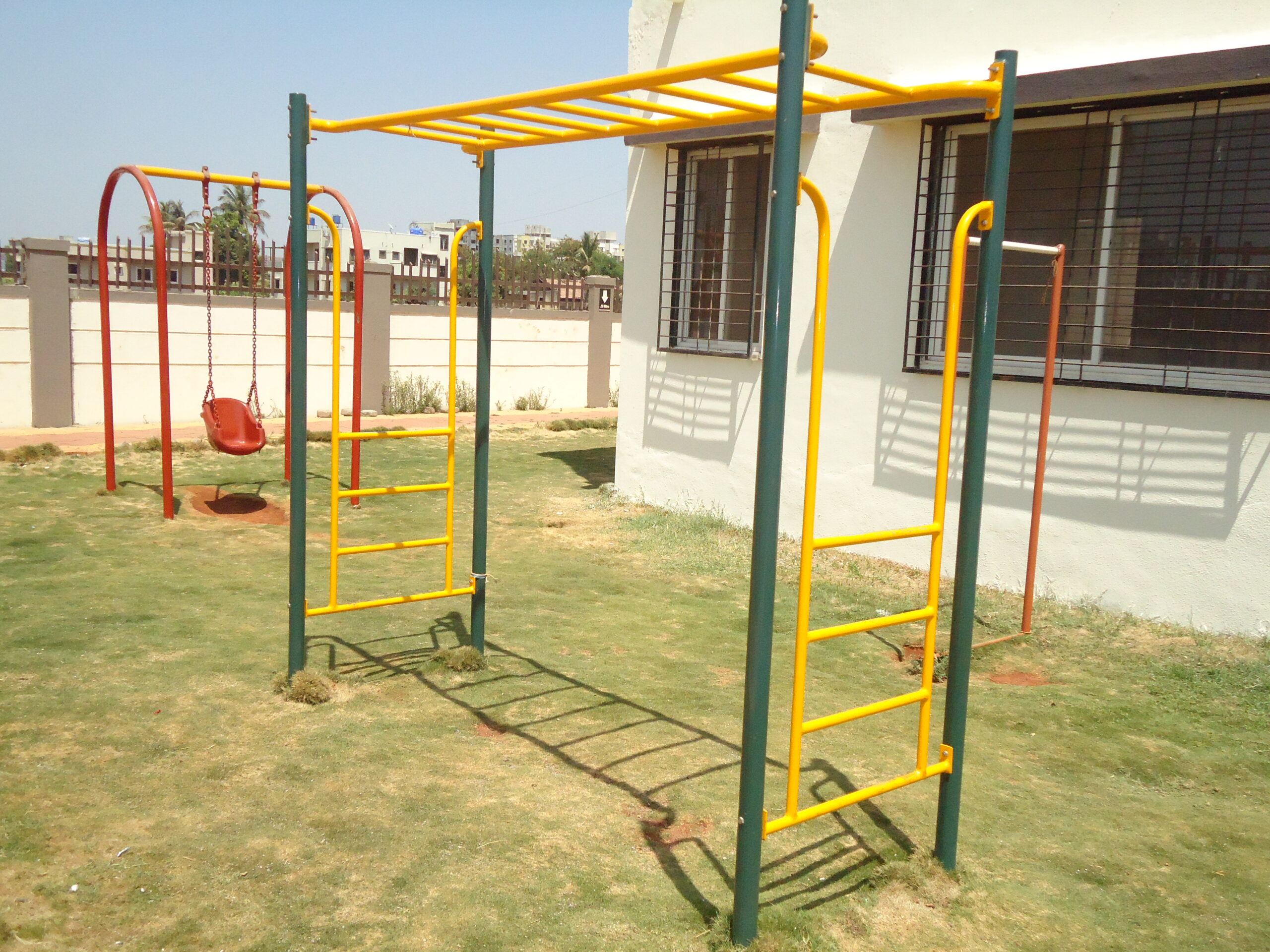 C212 - Monkey Bar Climber